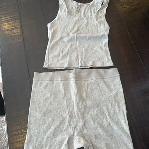 Skims Women’s Gray Ribbed Tank & Lounge Shorts Set Size 2X